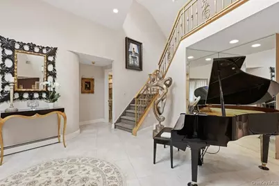 9 The Grasslands, Woodbury, NY 11797 - Photo 3