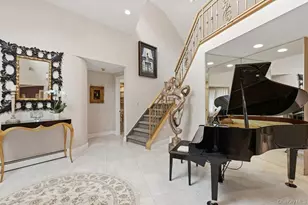 9 The Grasslands, Woodbury, NY 11797 - Photo 3