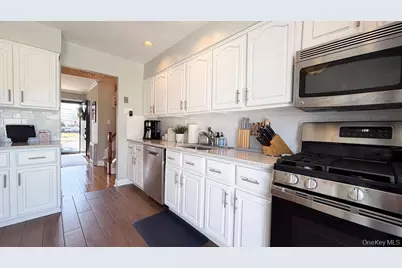 1525 Pea Pond Road, Bellmore, NY 11710 - Photo 15