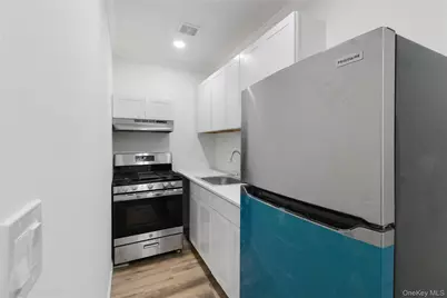 21-29 Audrey Avenue #D, Oyster Bay, NY 11771 - Photo 3