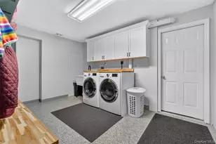 24 Coachlight Dr, Poughkeepsie, NY 12603 - Photo 35