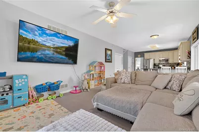 24 Coachlight Drive, Poughkeepsie, NY 12603 - Photo 15