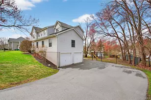 24 Coachlight Dr, Poughkeepsie, NY 12603 - Photo 49