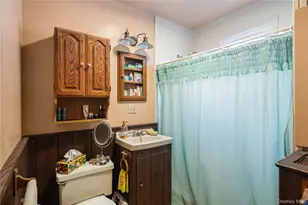 81-31 164th Pl, Jamaica, NY 11432 - Photo 17