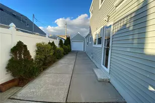 541 E Park Ave, Long Beach, NY 11561 - Photo 17