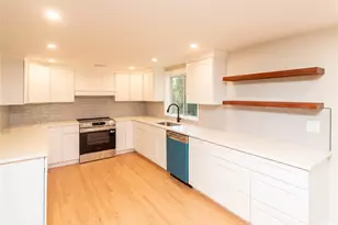 11 Tree Top Ln, Poughkeepsie, NY 12603 - Photo 3