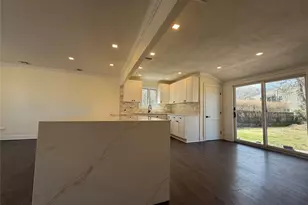 16 Lincoln Dr, Oakdale, NY 11769 - Photo 7