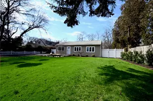 16 Lincoln Dr, Oakdale, NY 11769 - Photo 3