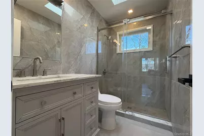 16 Lincoln Drive, Oakdale, NY 11769 - Photo 9