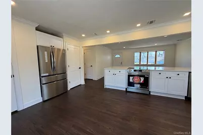 16 Lincoln Drive, Oakdale, NY 11769 - Photo 5