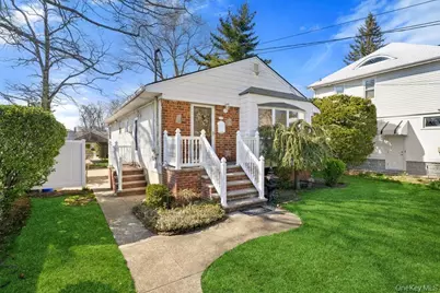 15 Woodlawn Avenue, Valley Stream, NY 11581 - Photo 3