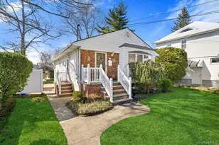 15 Woodlawn Ave, Valley Stream, NY 11581 - Photo 3