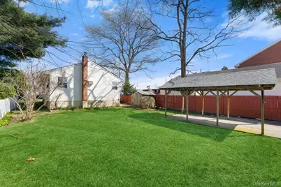 15 Woodlawn Avenue, Valley Stream, NY 11581 - Photo 15