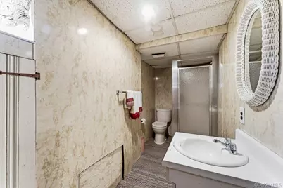 15 Woodlawn Avenue, Valley Stream, NY 11581 - Photo 13