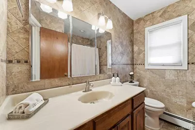 15 Woodlawn Avenue, Valley Stream, NY 11581 - Photo 11