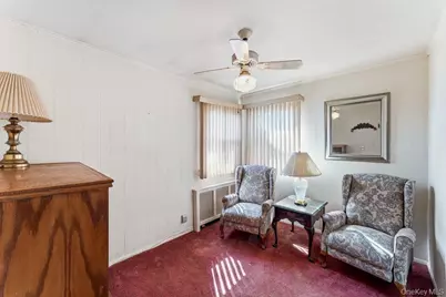 15 Woodlawn Avenue, Valley Stream, NY 11581 - Photo 9