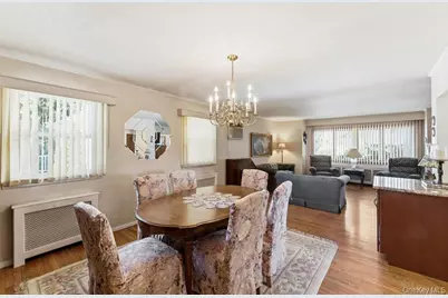 15 Woodlawn Avenue, Valley Stream, NY 11581 - Photo 7