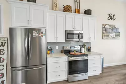 191 Belmont Circle, Yaphank, NY 11980 - Photo 7