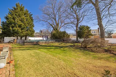 1885 Washington Avenue, Seaford, NY 11783 - Photo 33