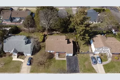 10 Wallace Drive, Plainview, NY 11803 - Photo 25