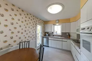 10 Wallace Dr, Plainview, NY 11803 - Photo 9