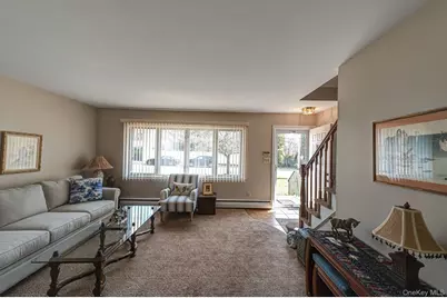 10 Wallace Drive, Plainview, NY 11803 - Photo 3