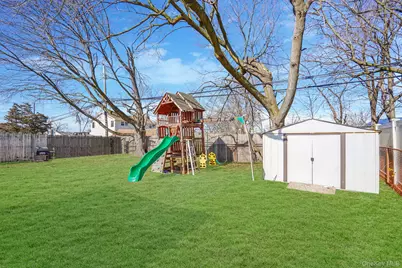 22 Somerset Road N, Amityville, NY 11701 - Photo 9