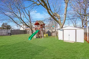 22 Somerset Road N, Amityville, NY 11701 - Photo 9