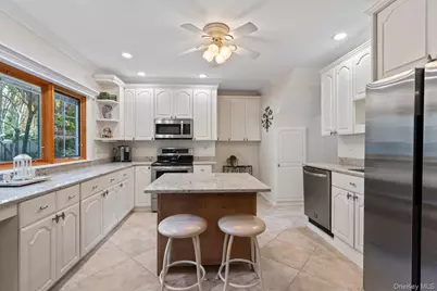 99 Shirley Court, Smithtown, NY 11787 - Photo 9