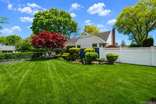 1221 Wantagh Oaks Gate, Wantagh, NY 11793 - Photo 3