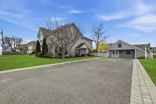 114 Araca Rd, Babylon, NY 11702 - Photo 3