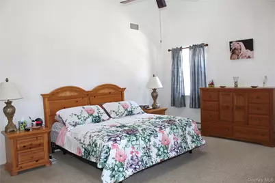 87 N Howell Avenue, Centereach, NY 11720 - Photo 11