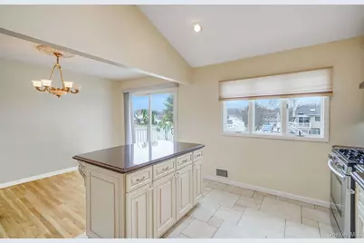 70 Boulevard Avenue, West Islip, NY 11795 - Photo 15