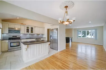 70 Boulevard Avenue, West Islip, NY 11795 - Photo 11