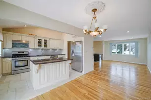 70 Boulevard Ave, West Islip, NY 11795 - Photo 11