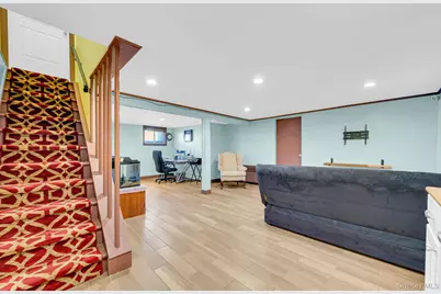 7 Gedney Avenue, Smithtown, NY 11787 - Photo 17