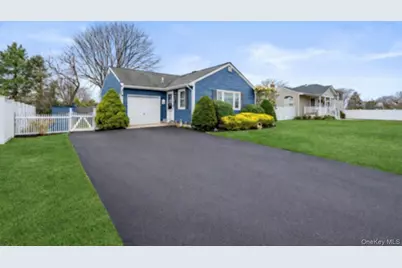 310 Candee Avenue, Sayville, NY 11782 - Photo 3