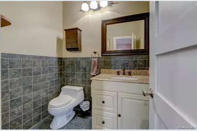 20 Cherry Lane, Syosset, NY 11791 - Photo 9