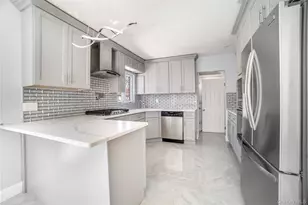 81-28 252nd St, Bellerose, NY 11426 - Photo 5