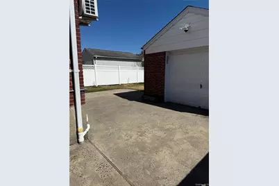 660 S 10th Street, New Hyde Park, NY 11040 - Photo 3
