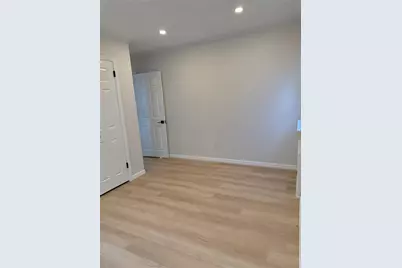 660 S 10th Street, New Hyde Park, NY 11040 - Photo 17