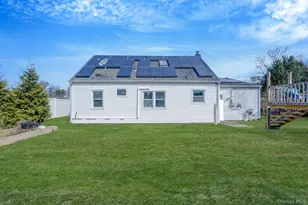 10 Clarence St, Copiague, NY 11726 - Photo 7