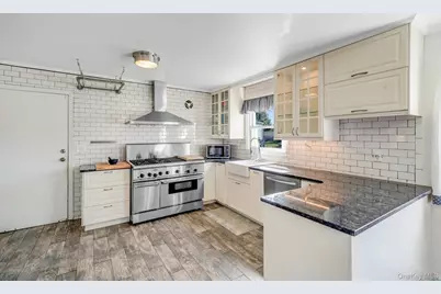 10 Clarence Street, Copiague, NY 11726 - Photo 19