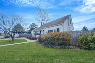 10 Clarence St, Copiague, NY 11726 - Photo 3