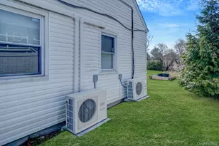 10 Clarence St, Copiague, NY 11726 - Photo 11