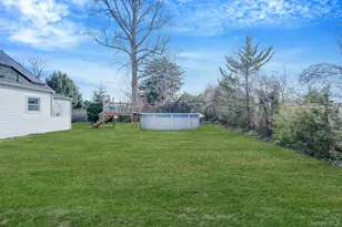 10 Clarence St, Copiague, NY 11726 - Photo 9