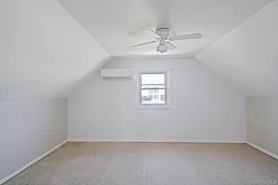 10 Clarence Street, Copiague, NY 11726 - Photo 27