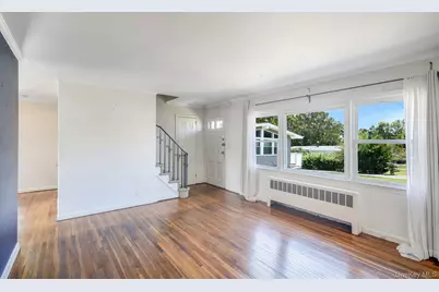 10 Clarence Street, Copiague, NY 11726 - Photo 15