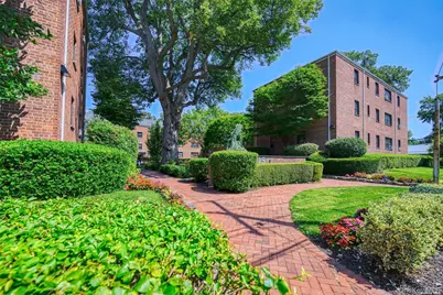 15 Beach Road #3D, Great Neck, NY 11023 - Photo 21