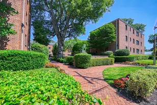 15 Beach Rd, Great Neck, NY 11023 - Photo 21